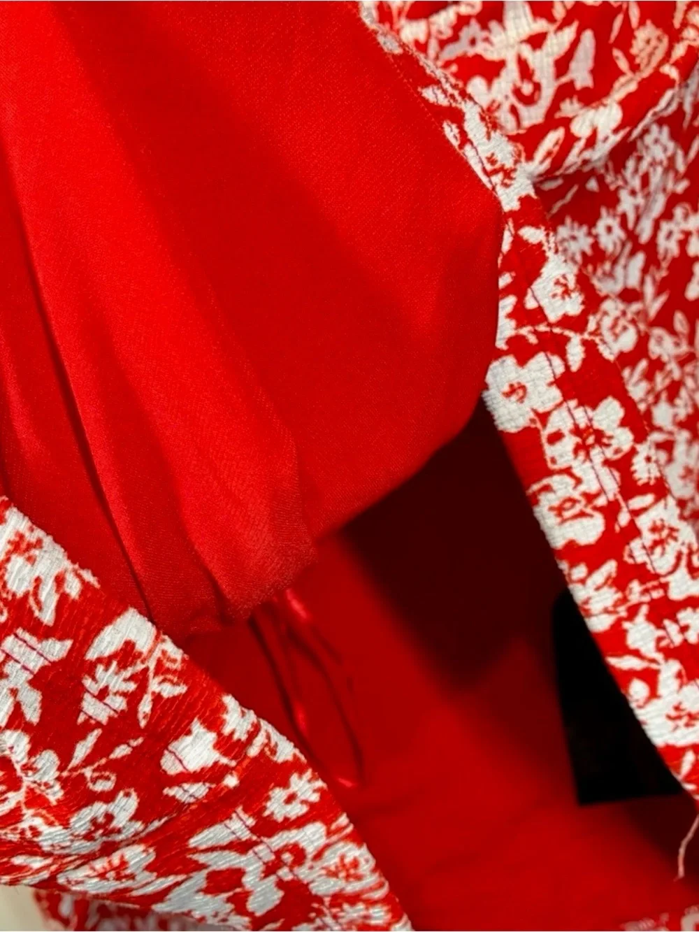 Anthropologie Red and White Floral V-neck Puff-Sleeve Boho Blouse Size L EUC